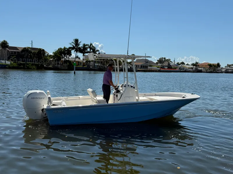 Slide: The Image of Boston Whaler 190 Montauk 2026 - 6