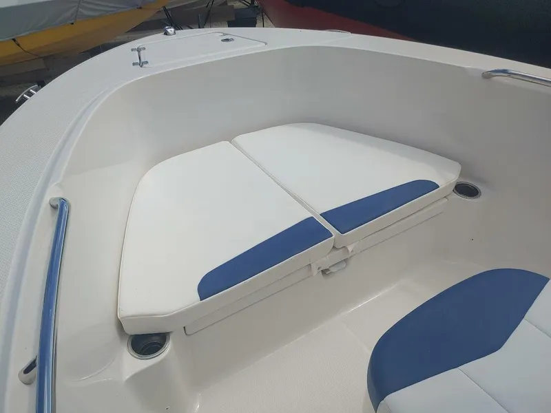 Slide: The Image of 2022 Robalo R180 Center Console boat with cushioned seating area. - 20