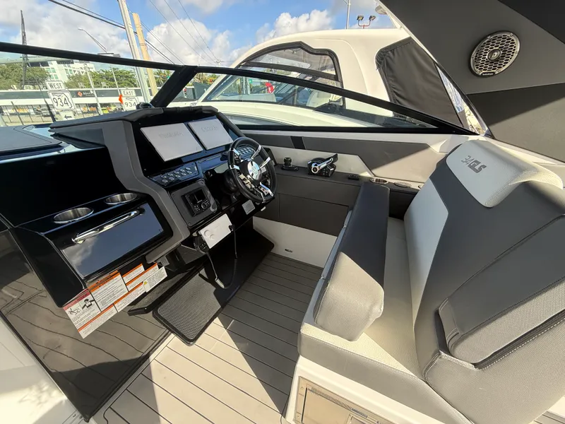 Slide: The Image of Cruisers 34 GLS Outboard 2022 - 25