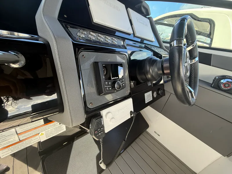 Slide: The Image of Cruisers 34 GLS Outboard 2022 - 26
