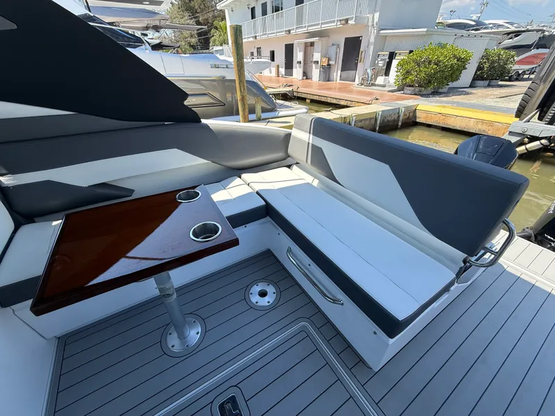 Slide: The Image of Cruisers 34 GLS Outboard 2022 - 39