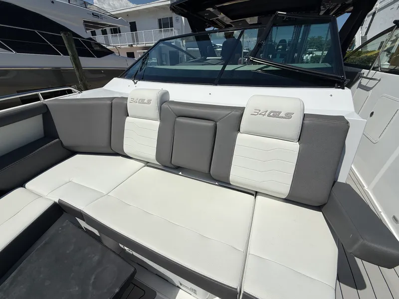 Slide: The Image of Cruisers 34 GLS Outboard 2022 - 41