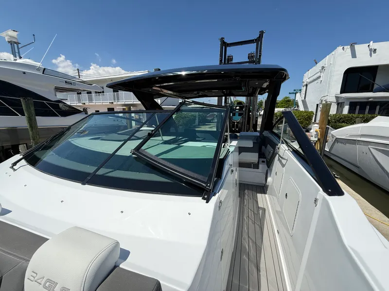 Slide: The Image of Cruisers 34 GLS Outboard 2022 - 43