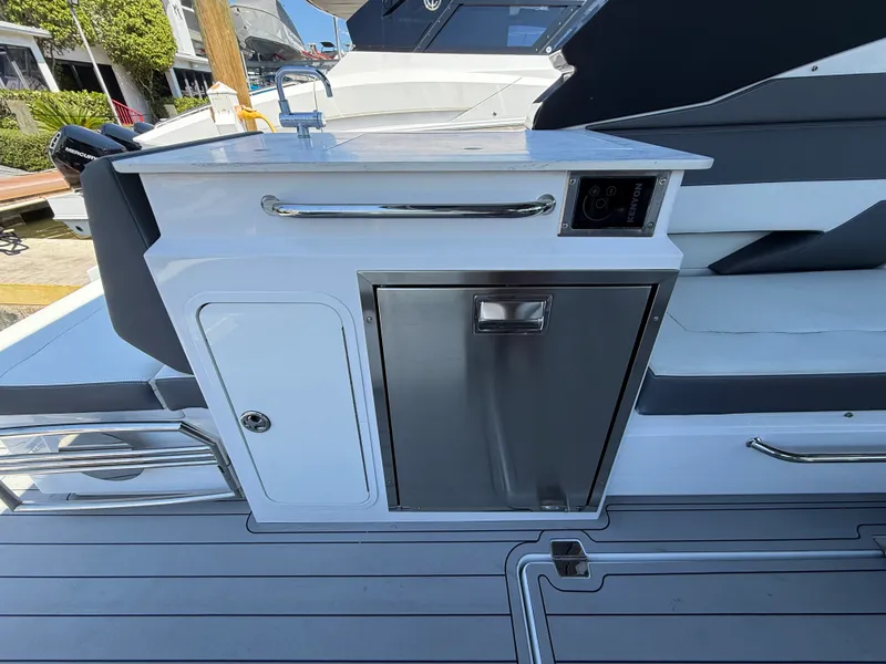 Slide: The Image of Cruisers 34 GLS Outboard 2022 - 48