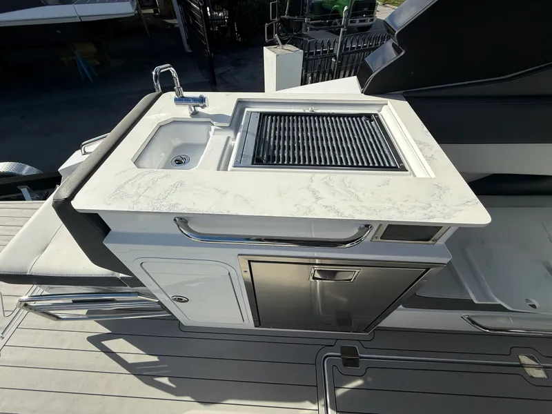 Slide: The Image of Cruisers 34 GLS Outboard 2022 - 5