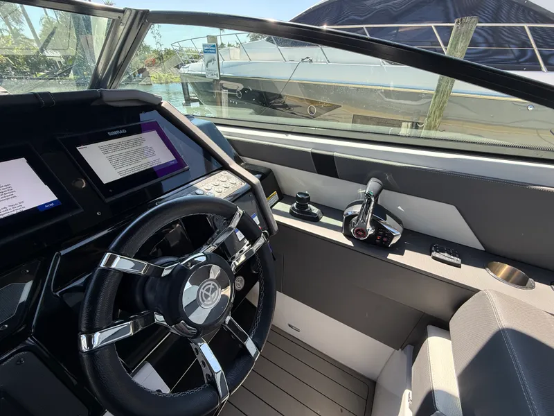 Slide: The Image of Cruisers 34 GLS Outboard 2022 - 51