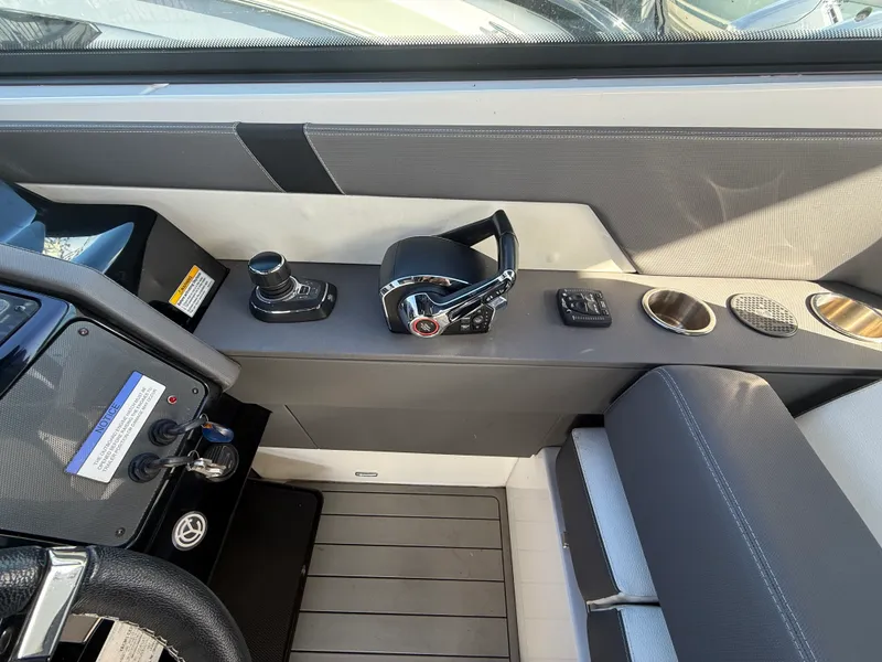 Slide: The Image of Cruisers Yachts 34 GLS Outboard 2022 - 9