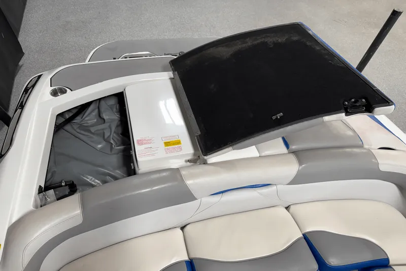 Slide: The Image of Centurion SV 233 2012 - 21