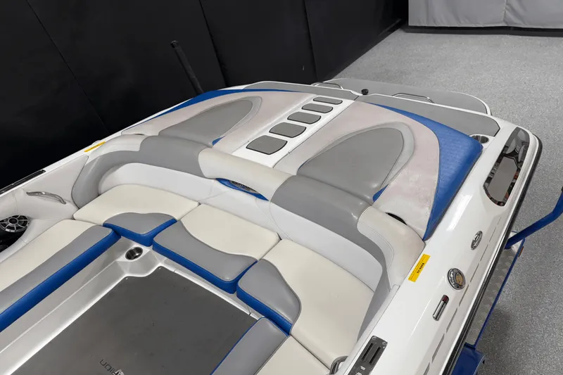 Slide: The Image of Centurion SV 233 2012 - 5