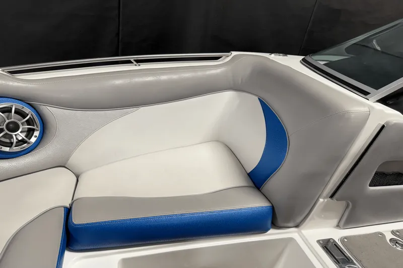 Slide: The Image of Centurion SV 233 2012 - 70