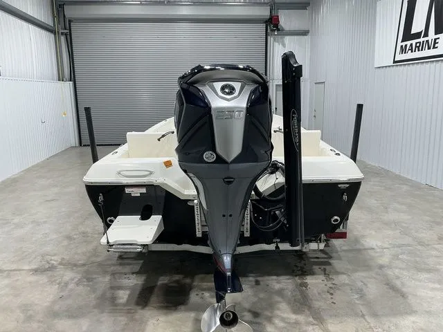 Slide: The Image of Skeeter SX2250 2023 - 5
