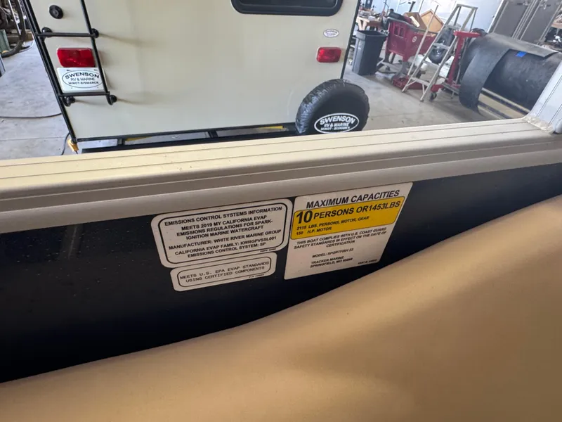 Slide: The Image of 2019 Sun Tracker SportFish 22 DLX capacity label, maximum 10 persons or 1435 lbs. - 12