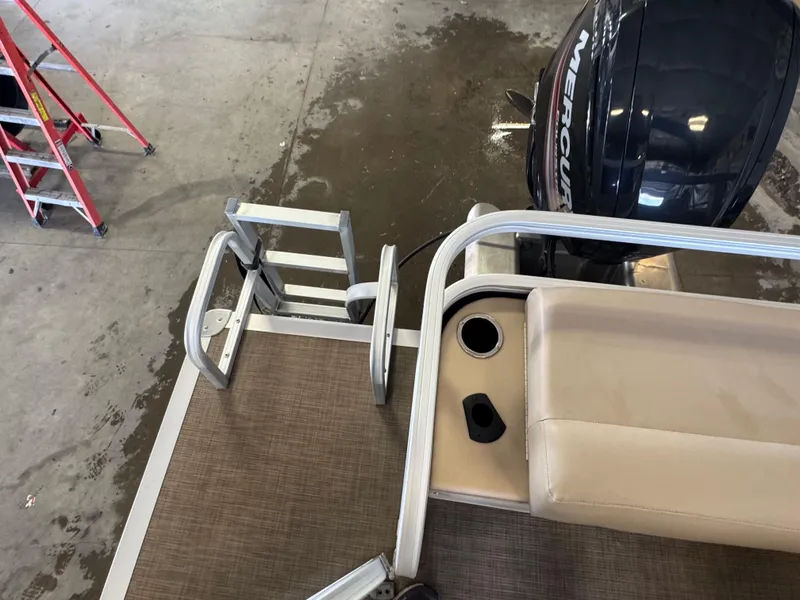 Slide: The Image of 2019 Sun Tracker SportFish 22 DLX boat with Mercury engine and seating area. - 15