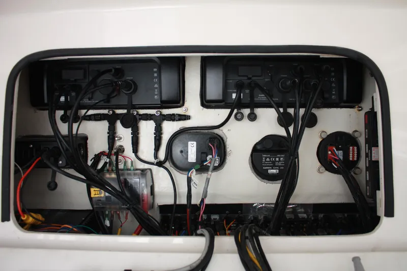 Slide: The Image of Elektronik- und Kabelsystem im Cobia 301 Center Console Boot. - 19