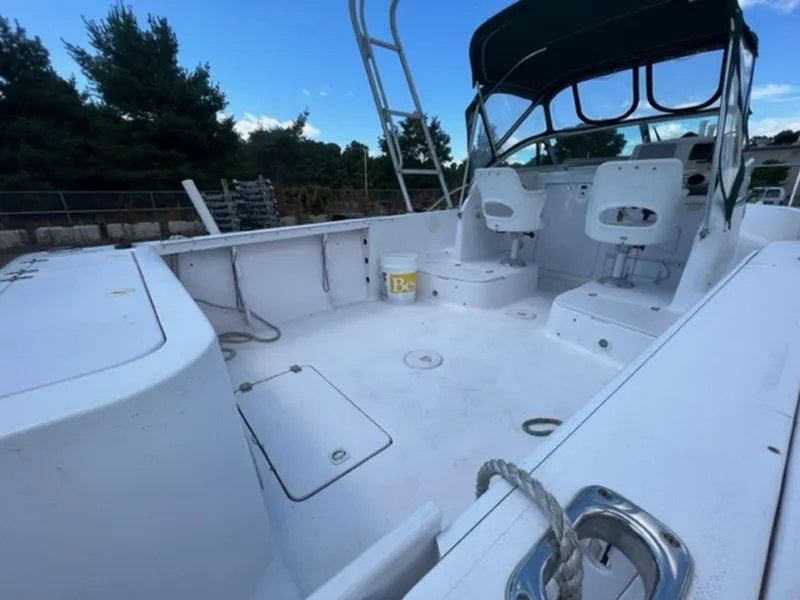 Slide: The Image of 2001 Pro-Line 25 Walkaround boat with spacious deck and seating. - 8