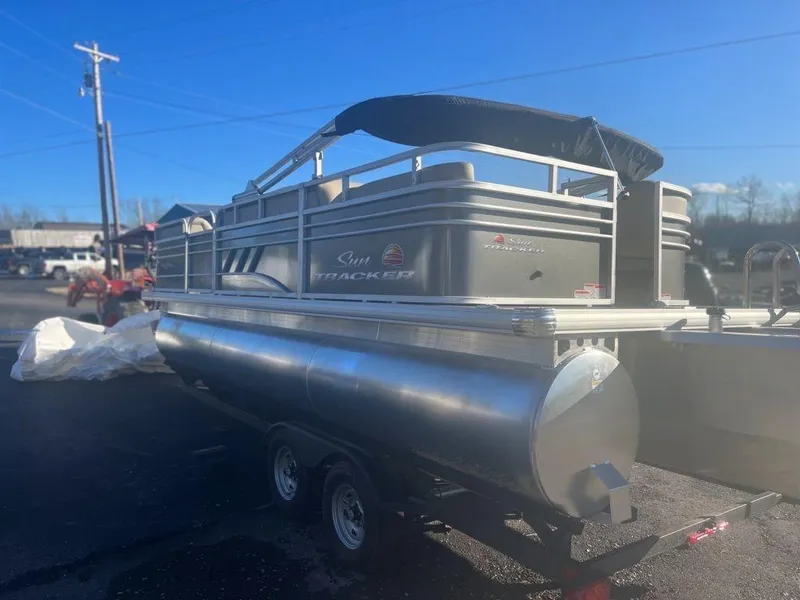 Slide: The Image of 2023 Sun Tracker PARTY BARGE® 22 RF XP3 pontoon boat on trailer. - 11