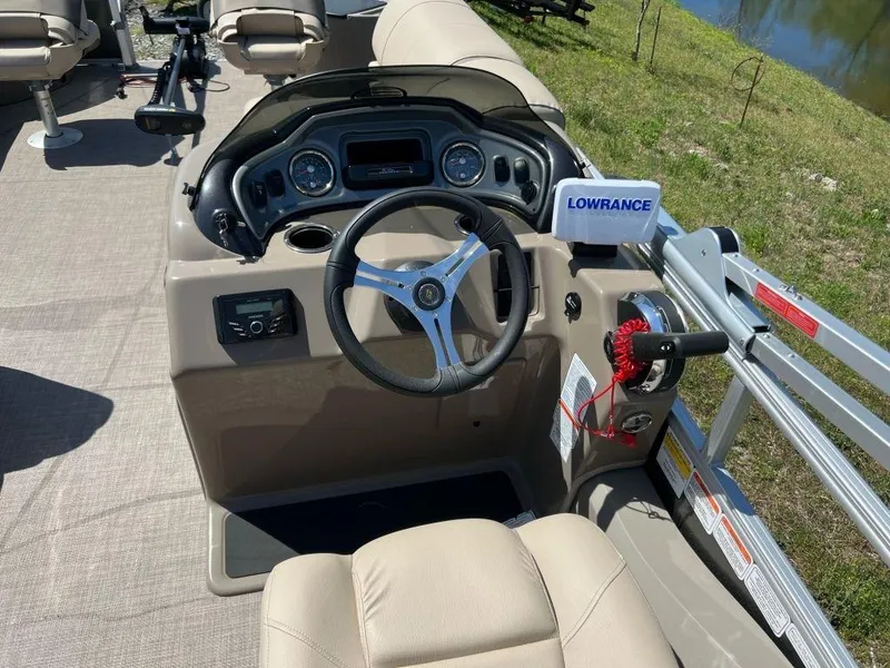 Slide: The Image of 2023 Sun Tracker FISHIN' BARGE® 22 DLX boat console with steering wheel and Lowrance electronics. - 6