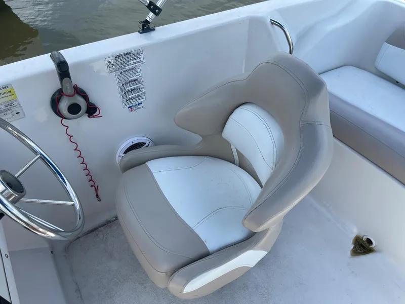 Slide: The Image of Captain's chair of a 2018 Starcraft 2000 OB Limited boat. - 16