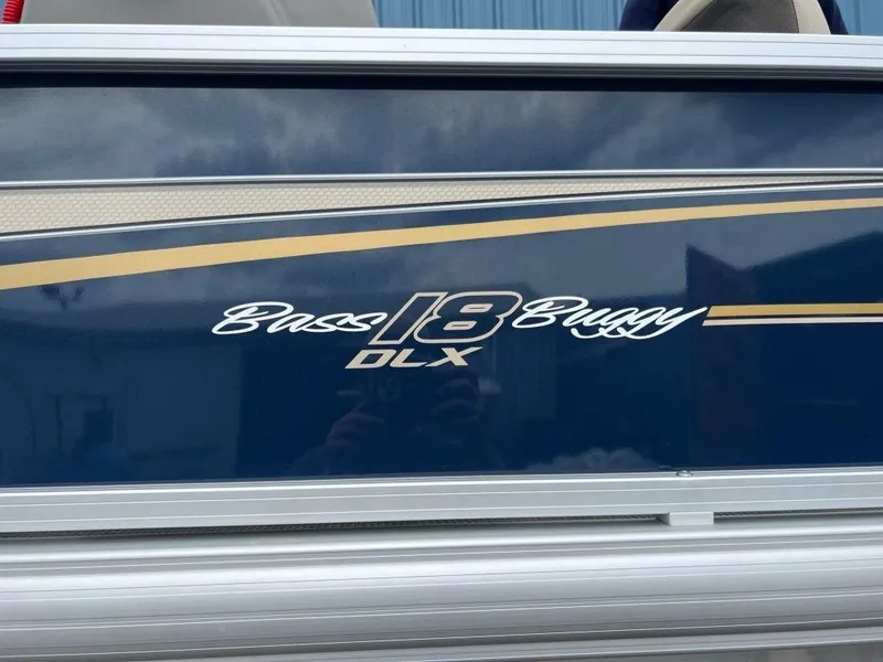 Slide: The Image of 2023 Sun Tracker BASS BUGGY® 18 DLX boat side view with logo. - 14