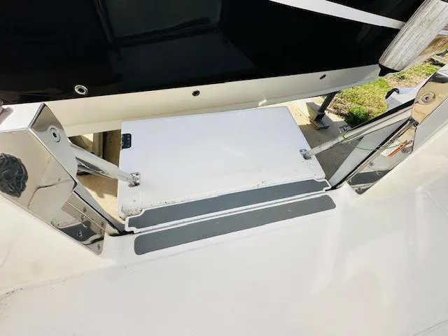 Slide: The Image of Boston Whaler 280 Dauntless 2023 swim platform with ladder, showcasing sleek design. - 16