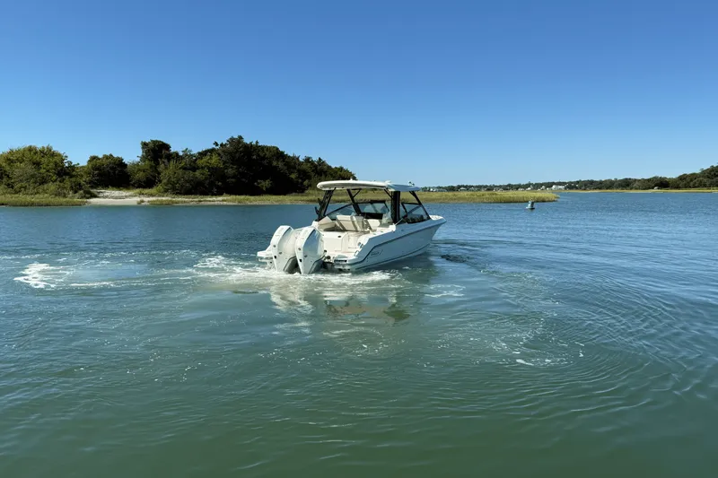 Slide: The Image of Boston Whaler 280 Vantage 2026 - 2
