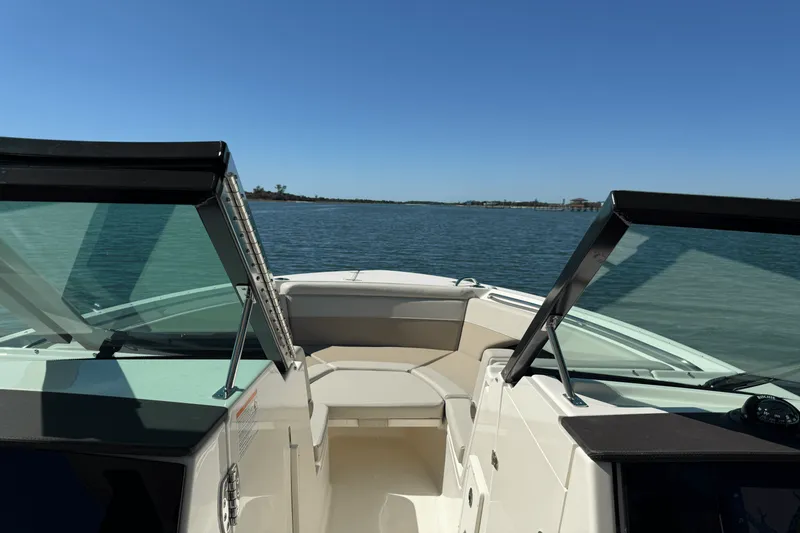 Slide: The Image of Boston Whaler 280 Vantage 2026 - 23