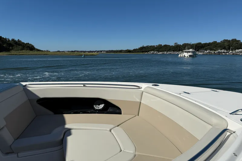 Slide: The Image of Boston Whaler 280 Vantage 2026 - 25