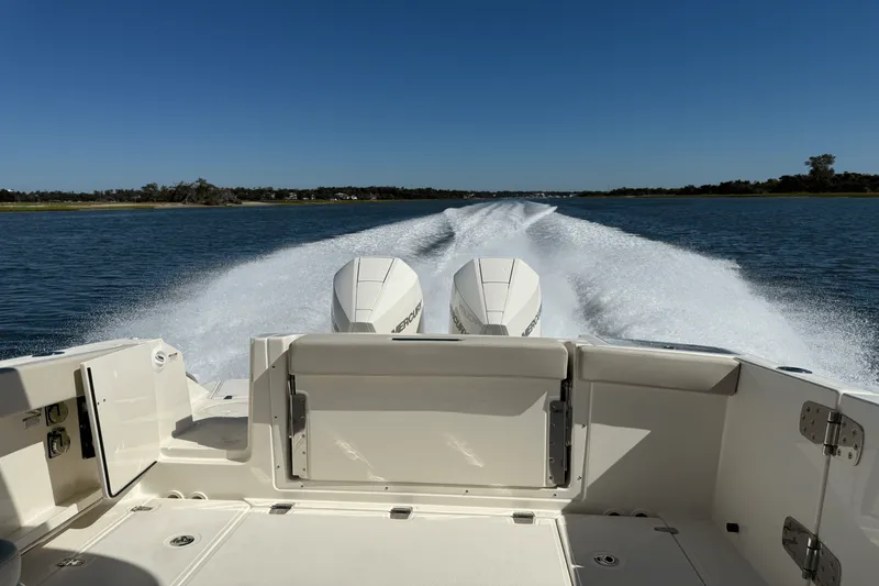 Slide: The Image of Boston Whaler 280 Vantage 2026 - 4
