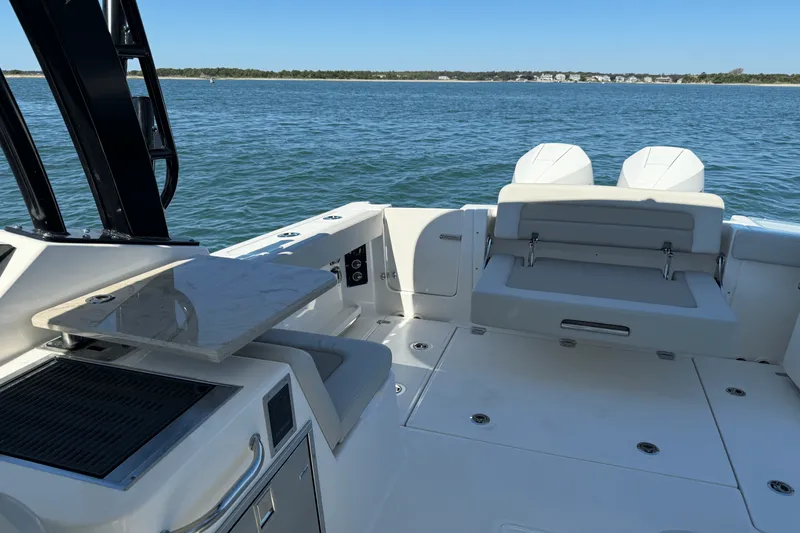 Slide: The Image of Boston Whaler 280 Vantage 2026 - 6