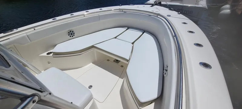 Slide: The Image of 2015 Robalo R300 Center Console boat with spacious seating area. - 13
