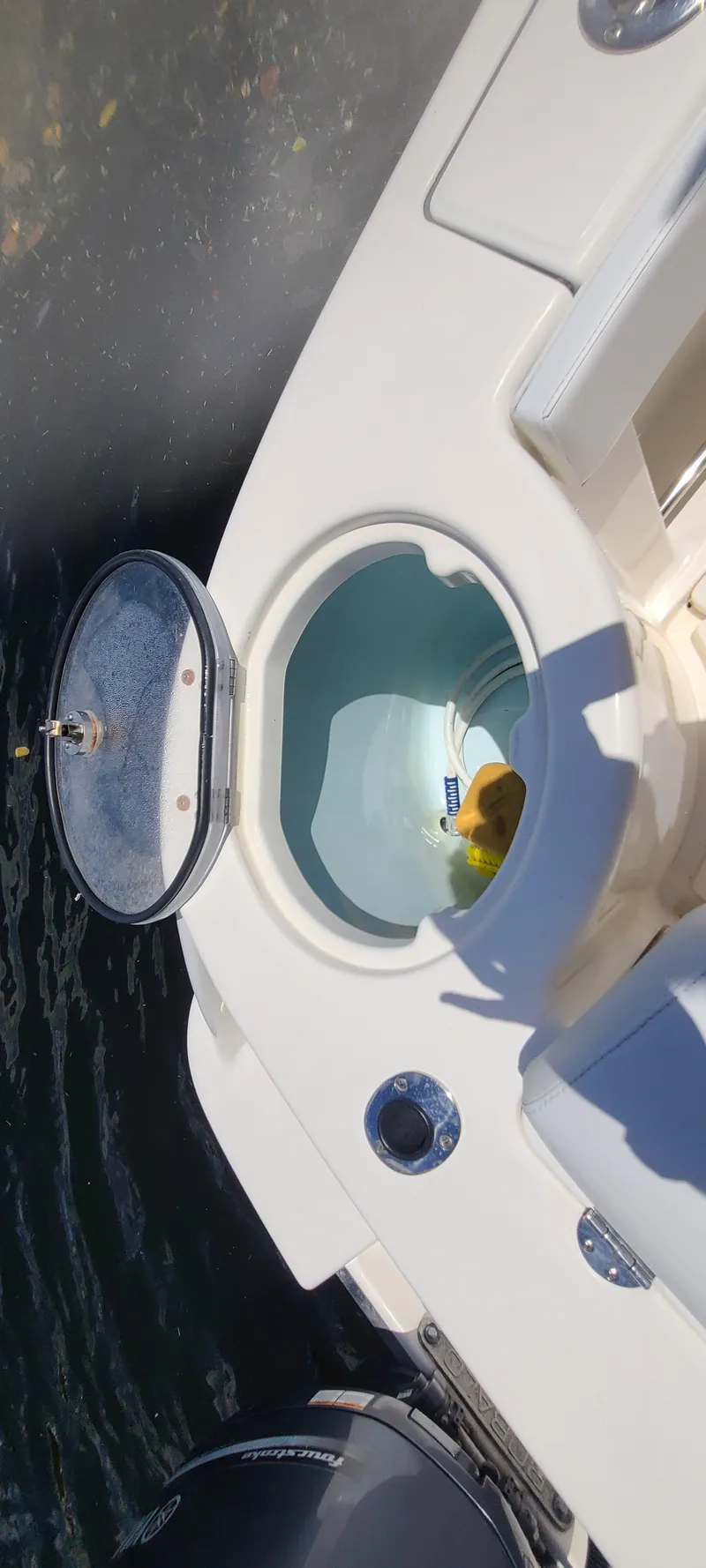 Slide: The Image of 2015 Robalo R300 Center Console livewell on the water. - 31