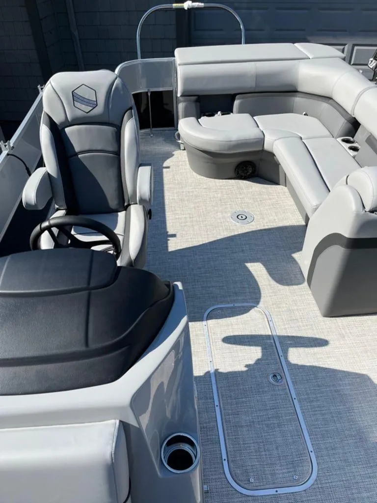 Slide: The Image of South Bay S222CR2 2.75 2023 - 4