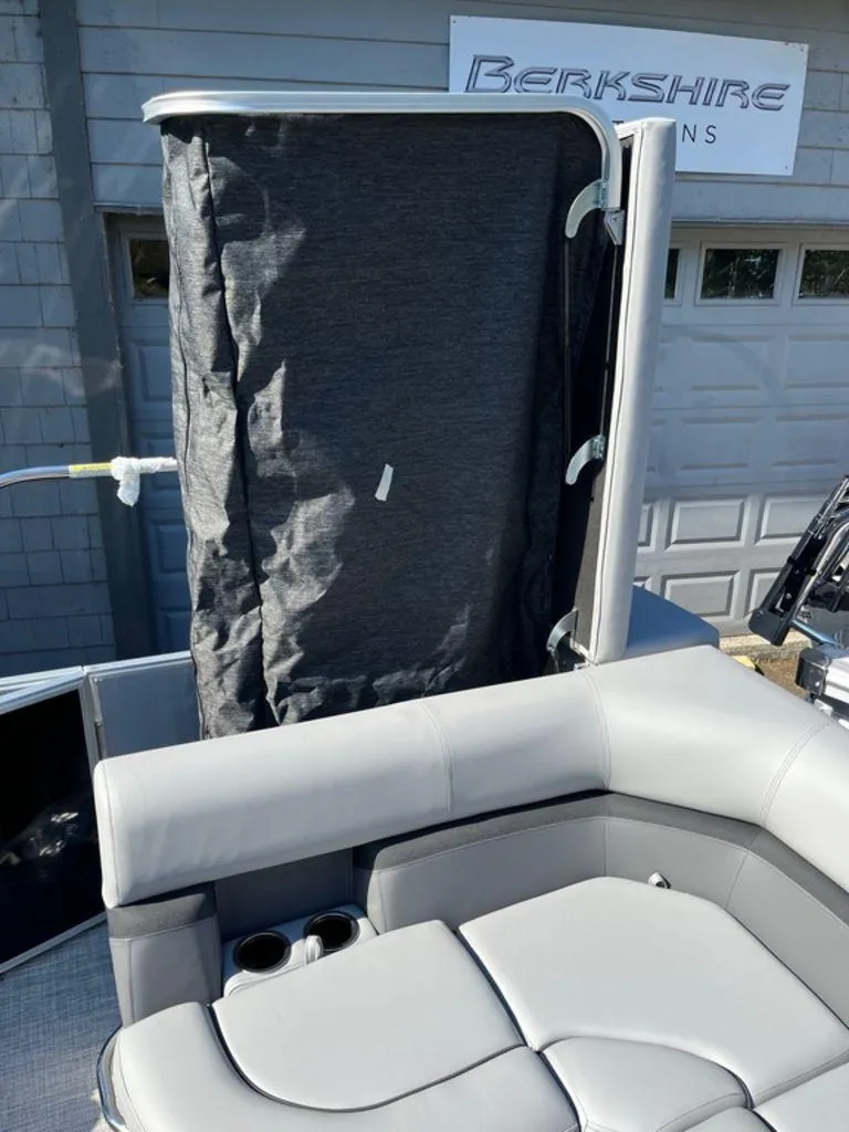 Slide: The Image of South Bay S222CR2 2.75 2023 - 8