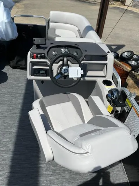 Slide: The Image of 2023 Sweetwater 2286SBCX boat helm with white captain's chair and control panel. - 10