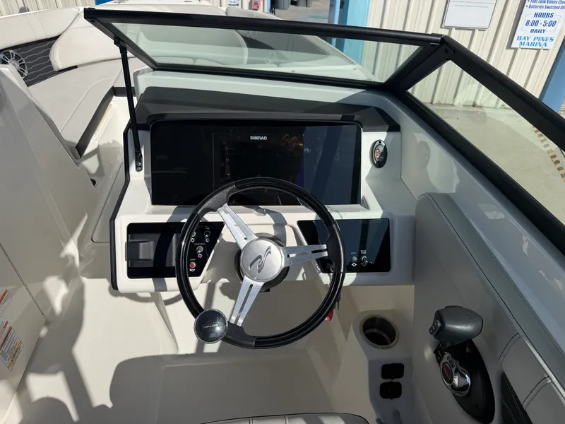 Slide: The Image of Sea Ray 23 SPX-OB 2022 - 9