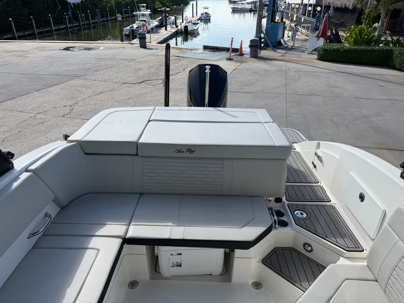 Slide: The Image of Sea Ray 23 SPX-OB 2022 - 14