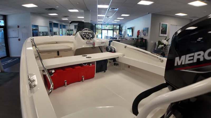 Slide: The Image of Boston Whaler 160 Super Sport 2027 - 10