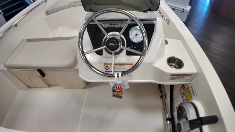 Slide: The Image of Boston Whaler 160 Super Sport 2027 - 13
