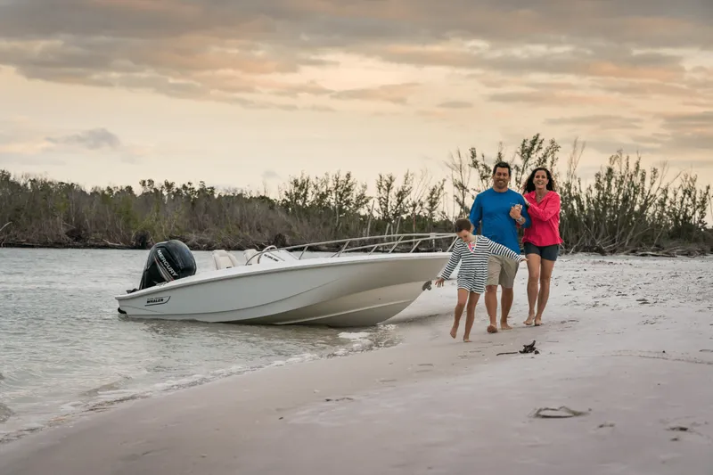 Slide: The Image of Boston Whaler 160 Super Sport 2027 - 18