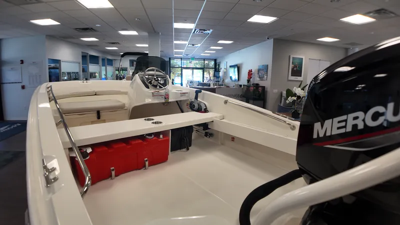 Slide: The Image of Boston Whaler 160 Super Sport 2027 - 9