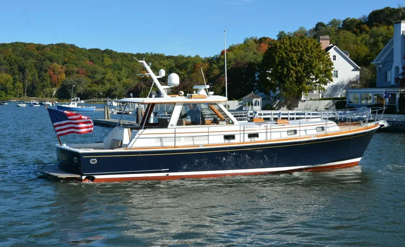 Slide: The Image of Grand Banks Eastbay HX 2000 - 5