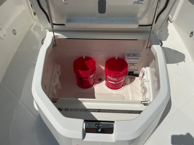 Slide: The Image of Boston Whaler 330 Outrage 2026 - 37
