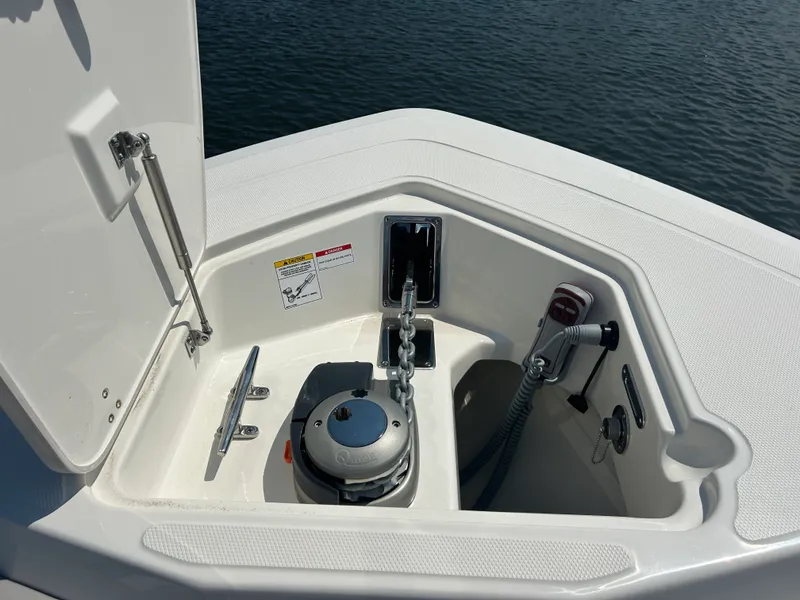 Slide: The Image of Boston Whaler 330 Outrage 2026 - 44