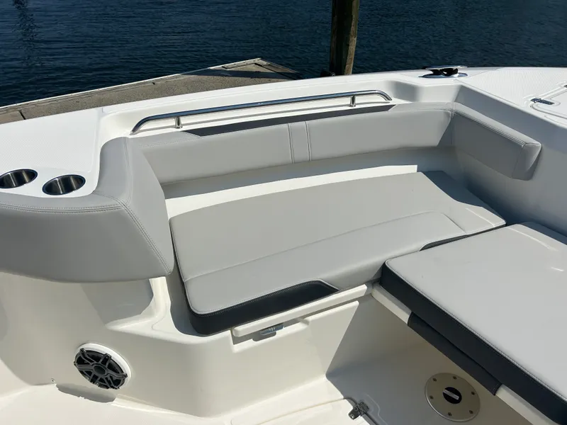 Slide: The Image of Boston Whaler 330 Outrage 2026 - 39