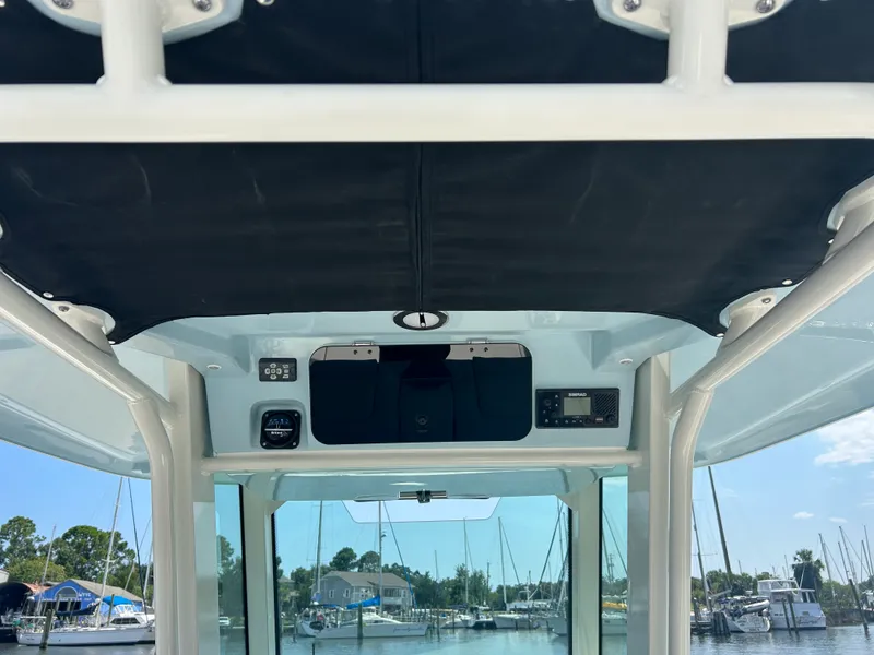 Slide: The Image of Boston Whaler 330 Outrage 2026 - 26