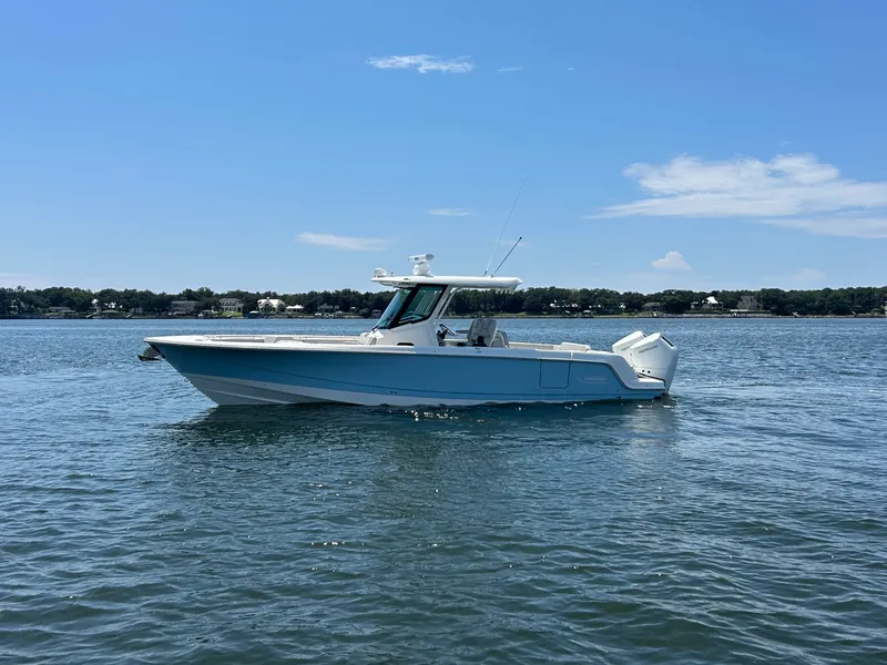 The Image of Boston Whaler 330 Outrage 2026 - 0