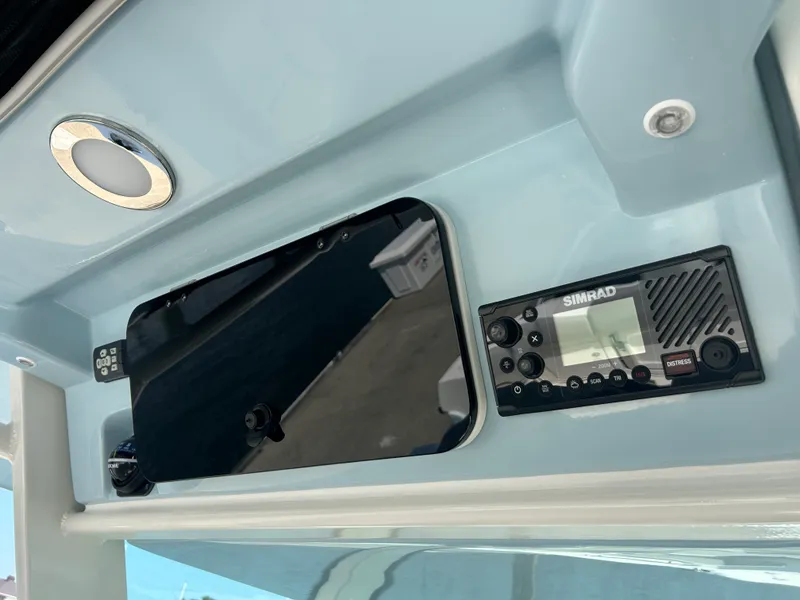 Slide: The Image of Boston Whaler 330 Outrage 2026 - 23