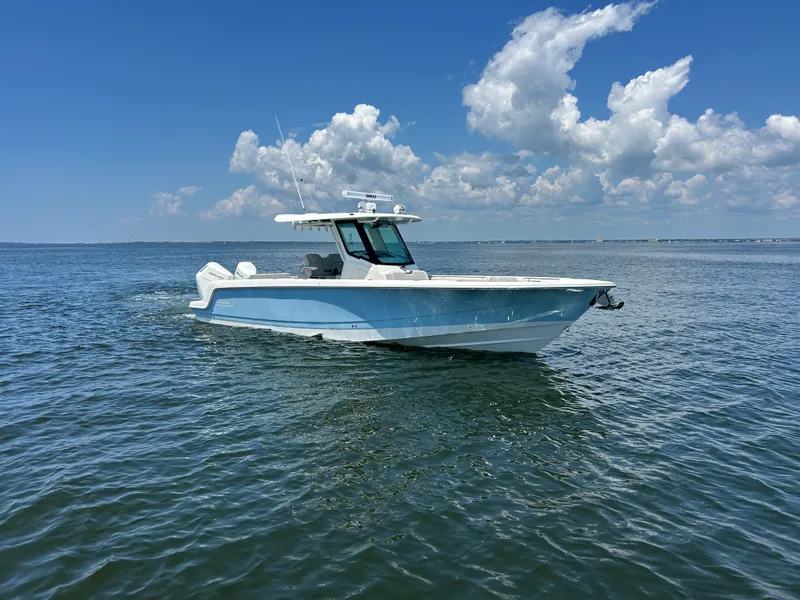 Slide: The Image of Boston Whaler 330 Outrage 2026 - 4