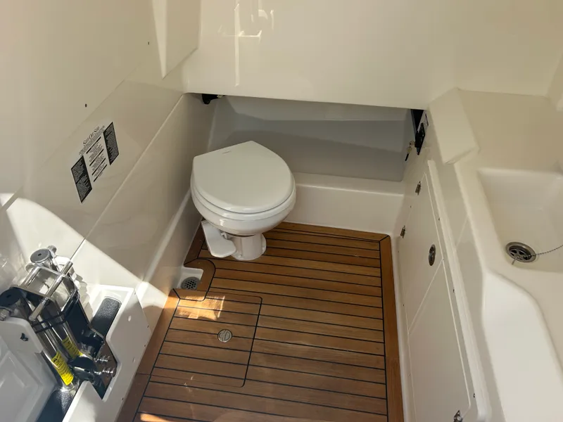 Slide: The Image of Boston Whaler 330 Outrage 2026 - 33