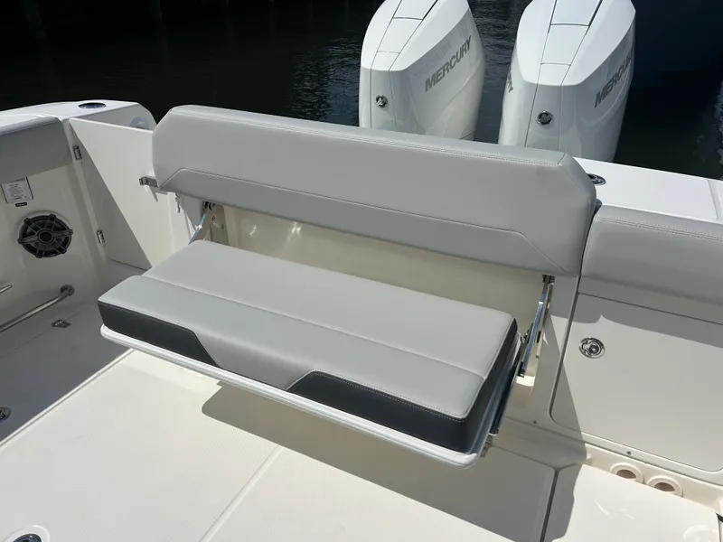 Slide: The Image of Boston Whaler 330 Outrage 2026 - 27